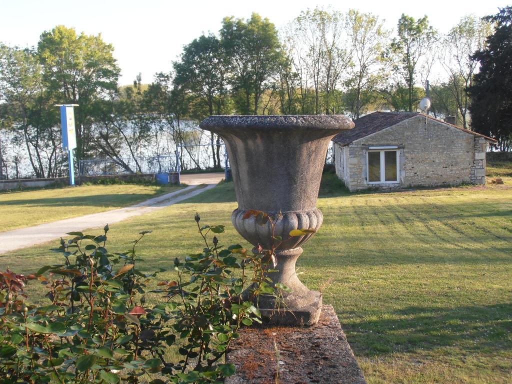 Chateau Sainte Marie Hotel Dompierre-sur-Charente Екстериор снимка